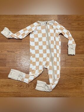 SUZEL Bamboo Checkerboard Convertible Zippy Sleeper Unisex Size 3-6 mo Tan/Cream